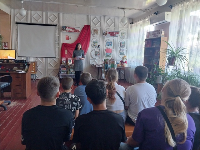 27 мая в Раздольненской библиотеке прошла беседа «В дружбе народов – сила страны»